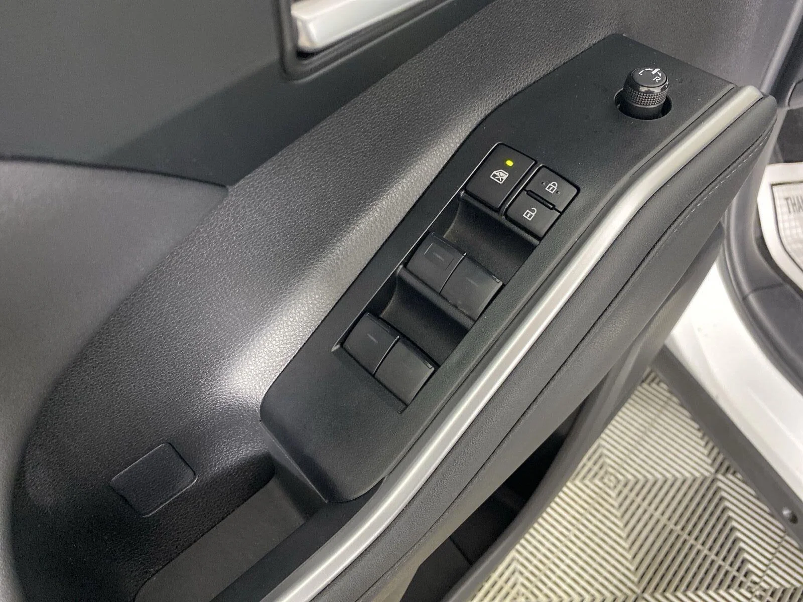 Used 2023 Wind Chill Pearl Toyota XLE image 22
