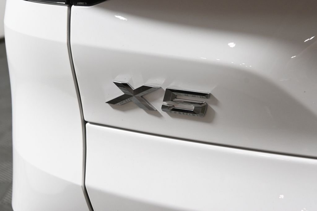 New 2026 Alpine White BMW xDrive40i image 39