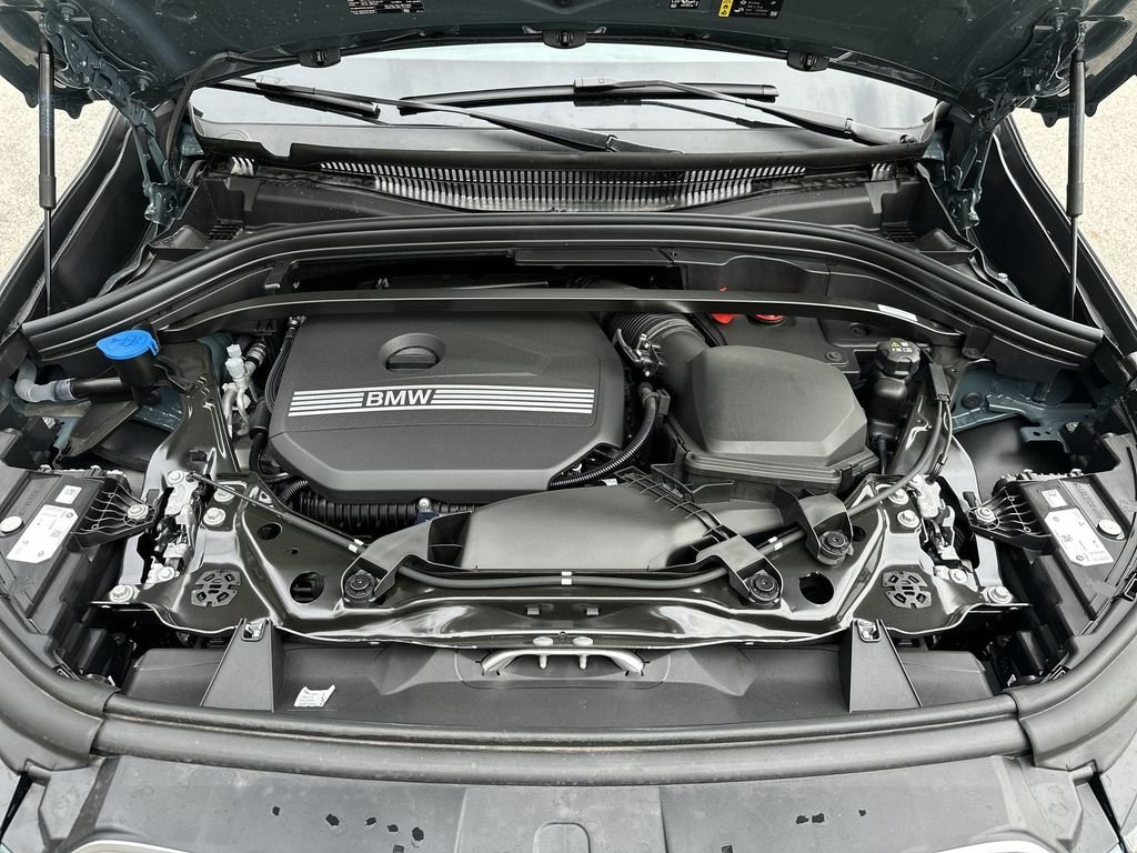 Used 2025 Green BMW xDrive28i image 35