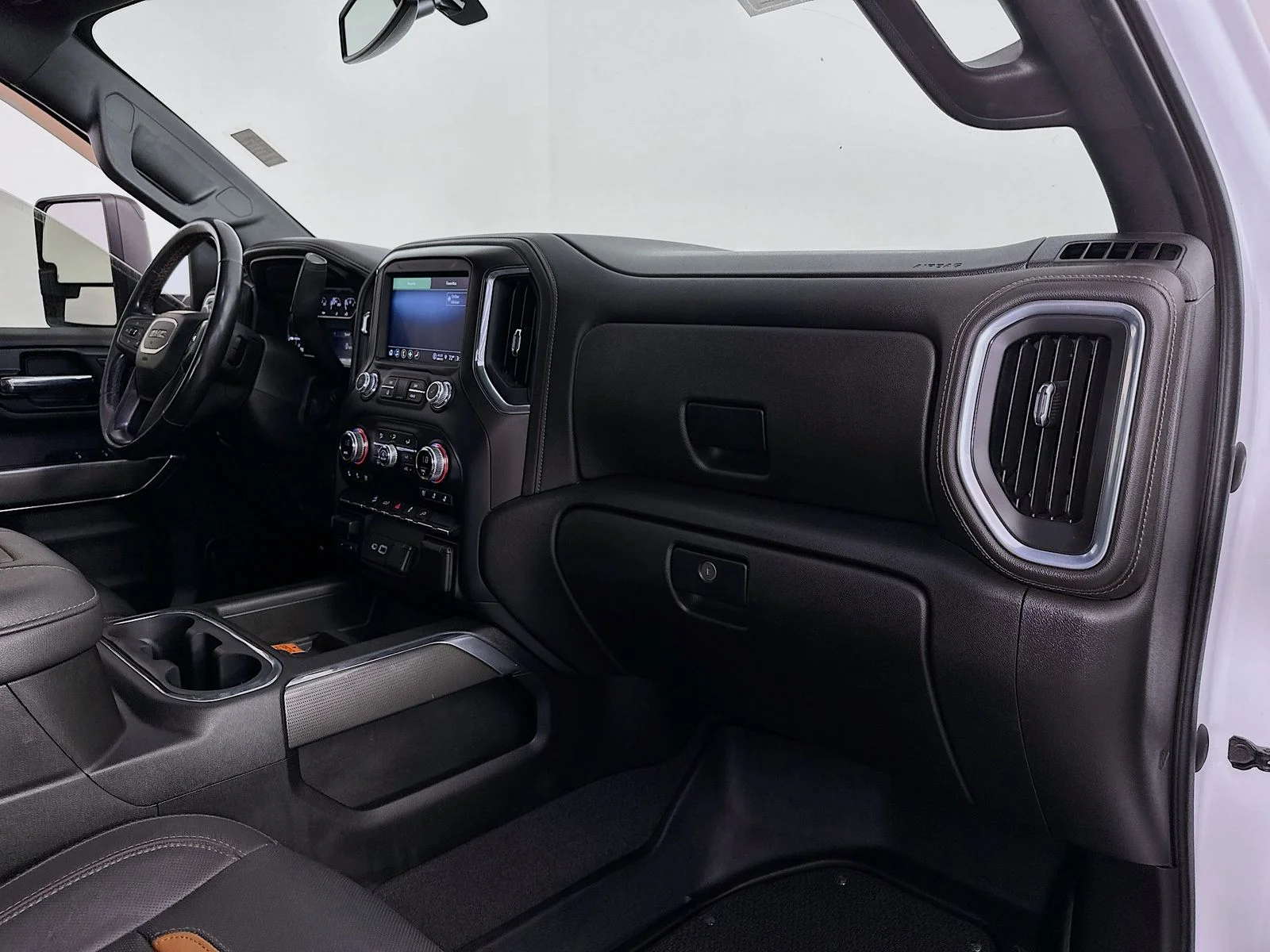 Used 2022 Summit White GMC AT4 image 30