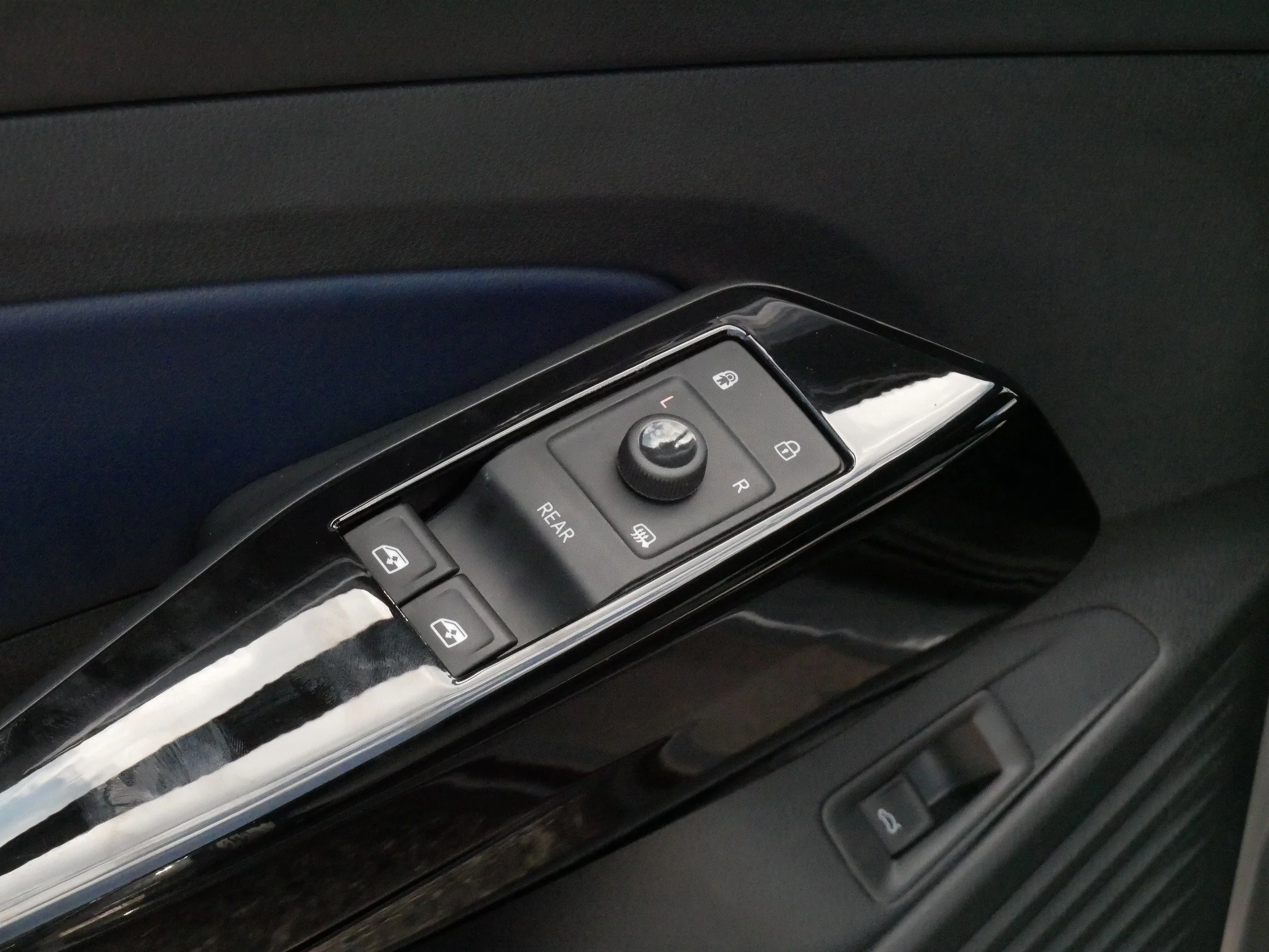 Certified Used 2025 Pure Gray Volkswagen Pro S image 19