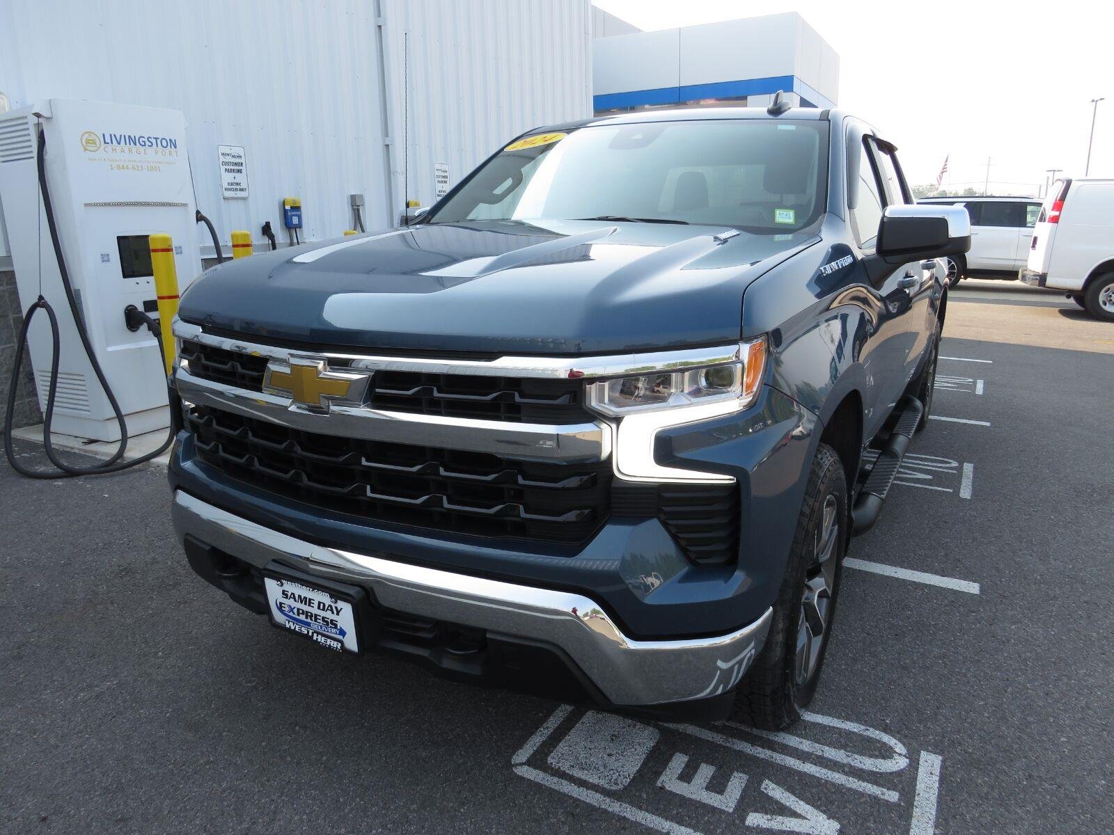 Used 2024 Lakeshore Blue Metallic Chevrolet LT image 16