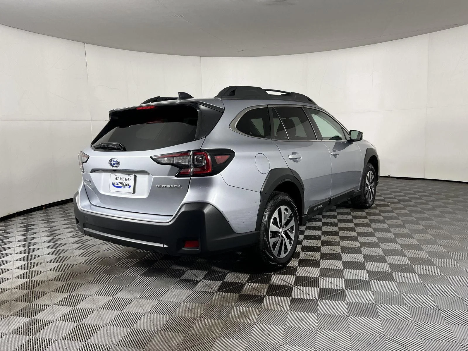 Used 2025 Ice Silver Metallic Subaru Premium image 21
