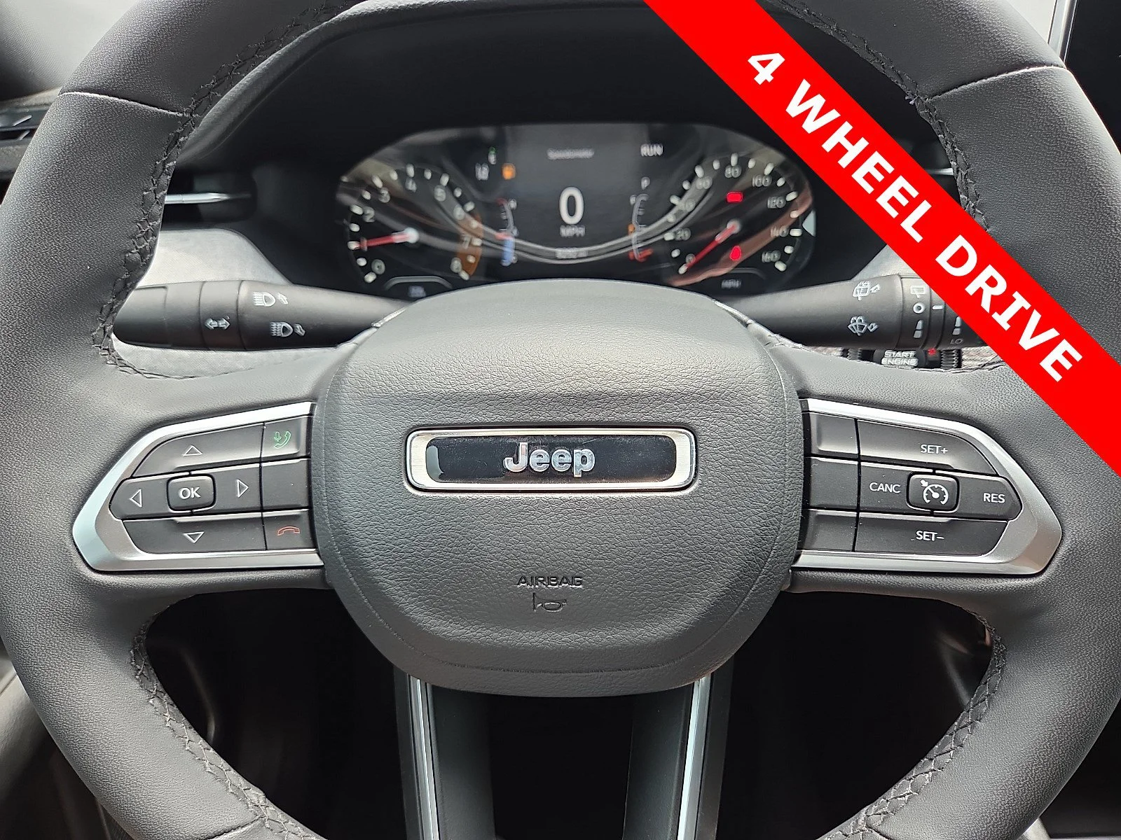 Used 2024 Diamond Black Crystal Pearlcoat Jeep Latitude Lux image 24
