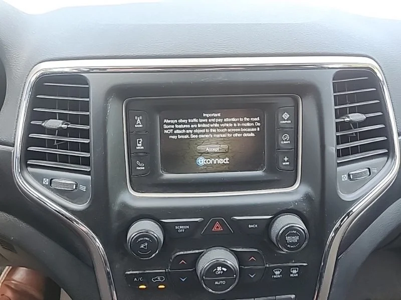 Used 2016 Red Jeep Laredo image 11