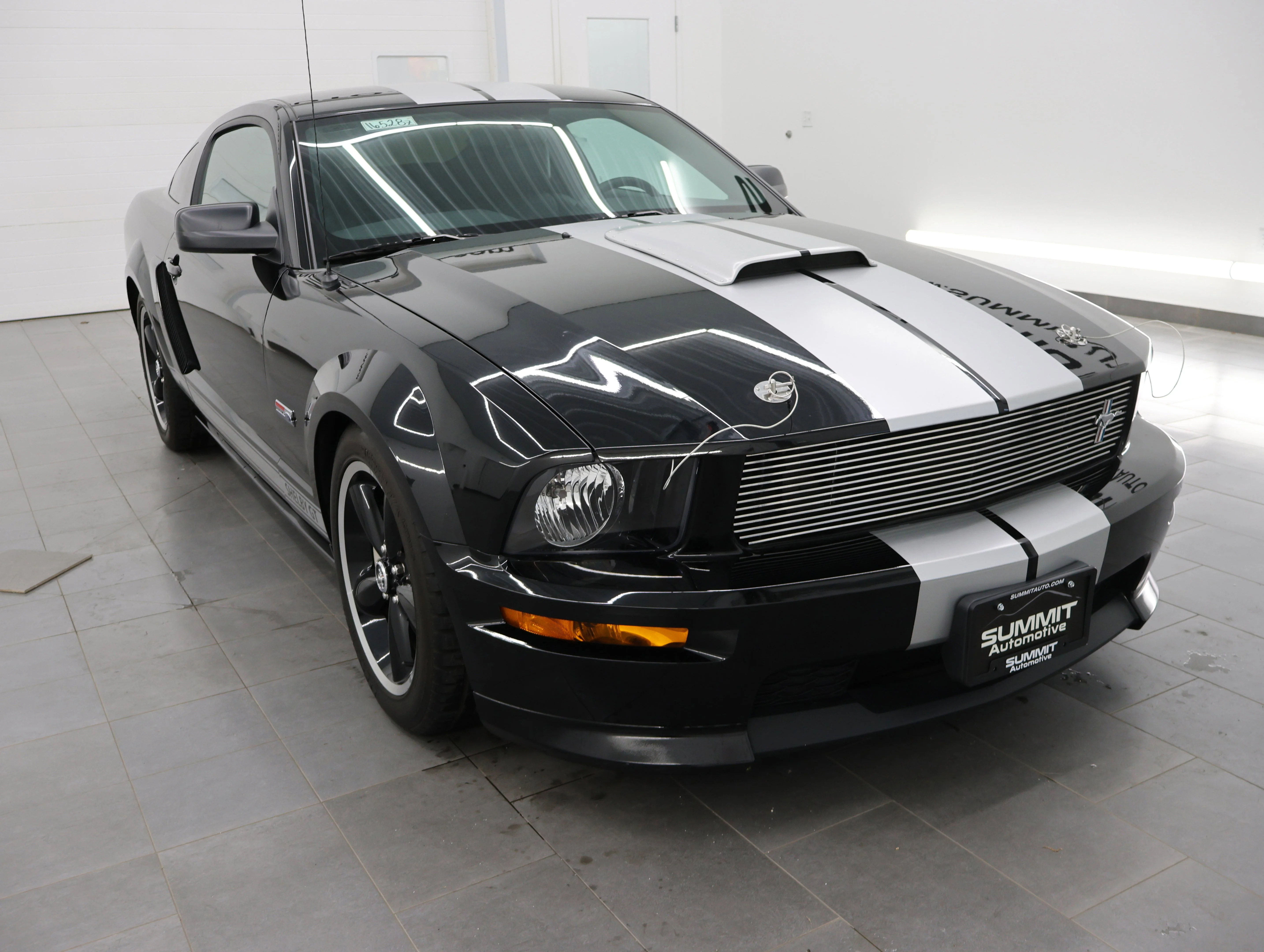 Used 2007 Black Ford GT Premium image 2