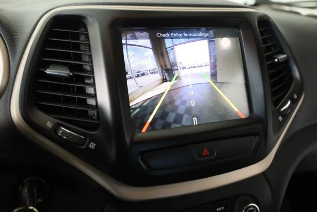 Used 2016 Gray Jeep Latitude image 9