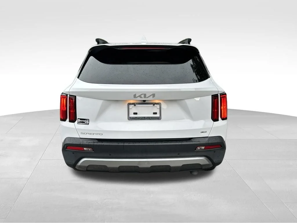 Used 2023 White Kia X-Line SX Prestige image 4