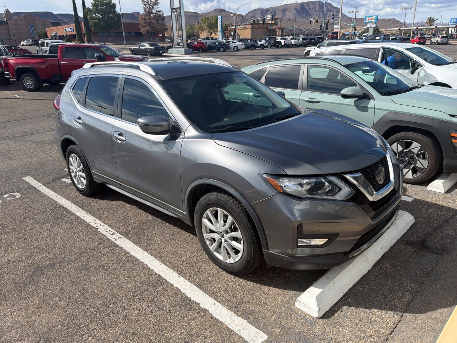 2019 Nissan Rogue SV - Photo 1