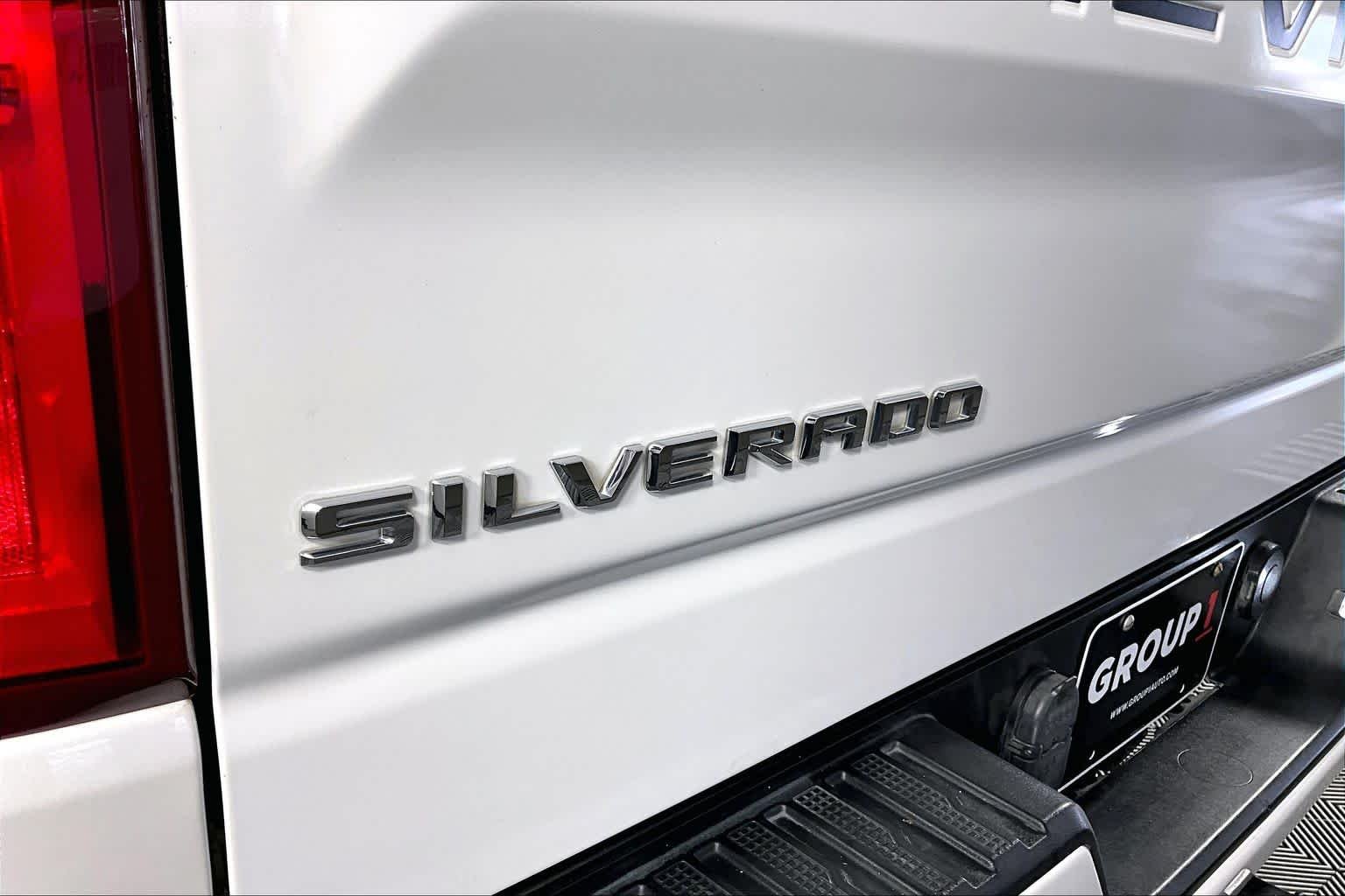 Used 2019 Iridescent Pearl Tricoat Chevrolet High Country image 30