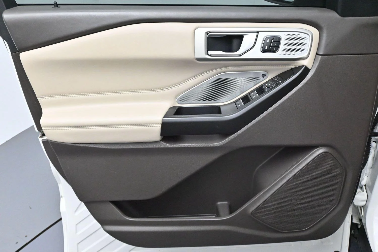 Used 2020 Star White Metallic Tri-Coat Ford Platinum image 10