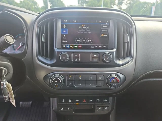 Used 2021 SUMMIT WHITE GMC 4WD AT4 w/Leather image 19