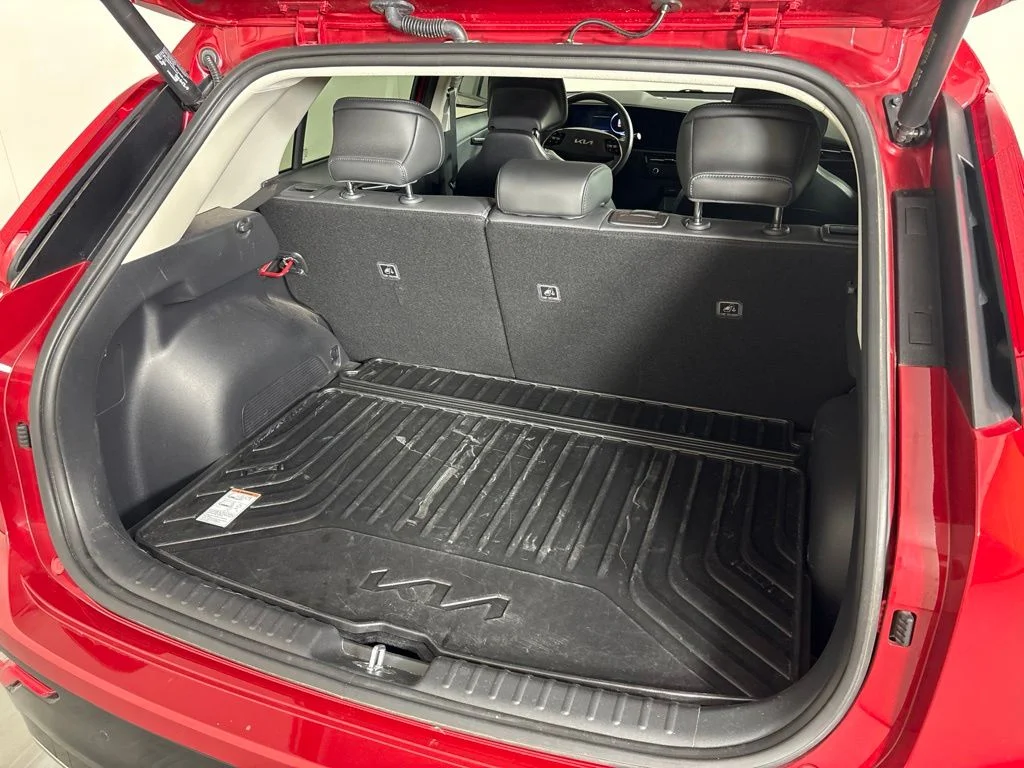 Used 2023 Red Kia Wind image 20
