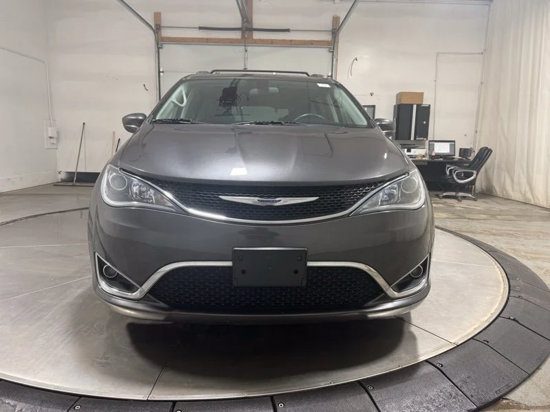 Used 2018 Gray Chrysler Touring L image 2