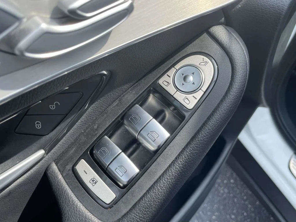 2022 Mercedes-Benz GLC GLC300 - Photo 24