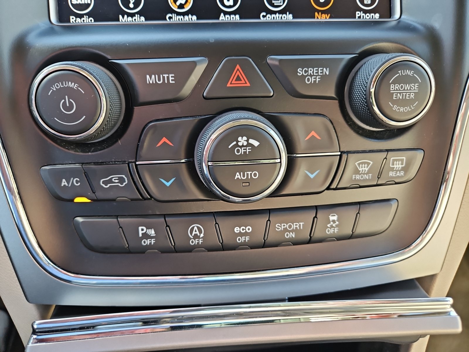 Used 2018 Red Jeep Overland image 27