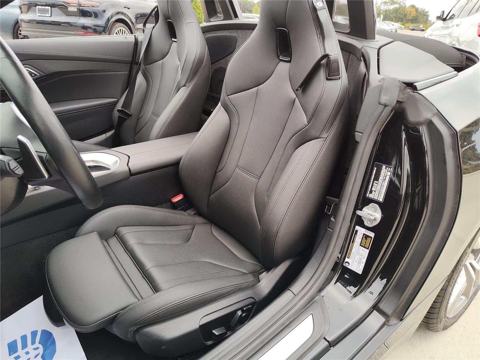 Used 2025 Black Sapphire Metallic BMW sDrive30i image 17