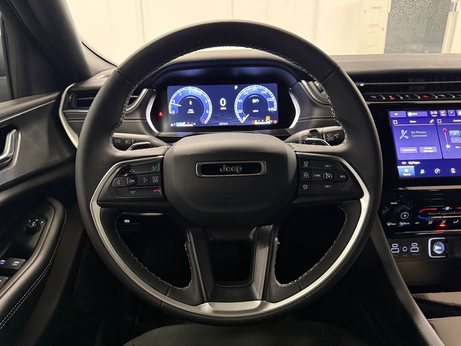 Used 2025 White Jeep Laredo image 15