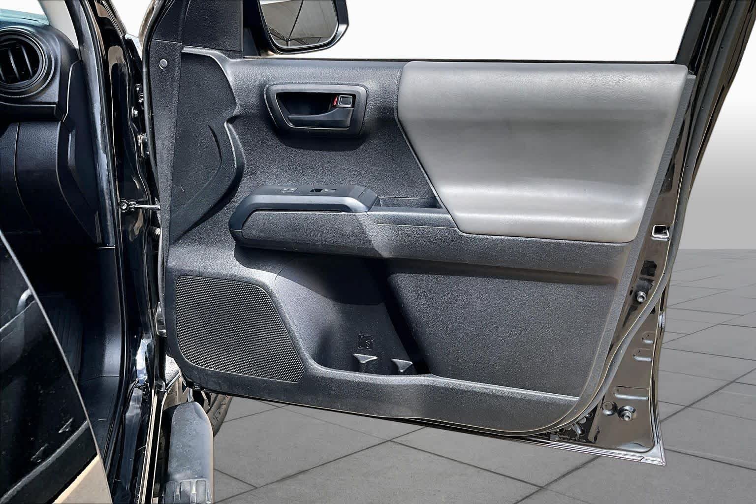 Used 2022 Midnight Black Metallic Toyota SR image 25