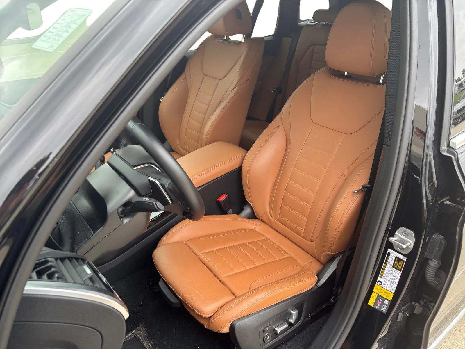 Used 2021 Jet Black BMW xDrive30e image 21