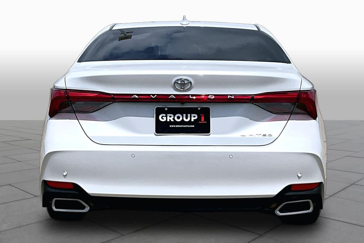 Used 2019 Wind Chill Pearl Toyota Limited image 5