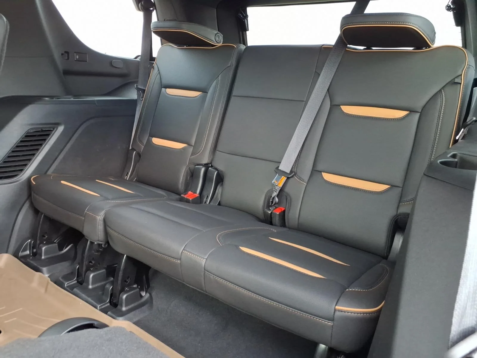 Used 2023 Summit White GMC AT4 image 17