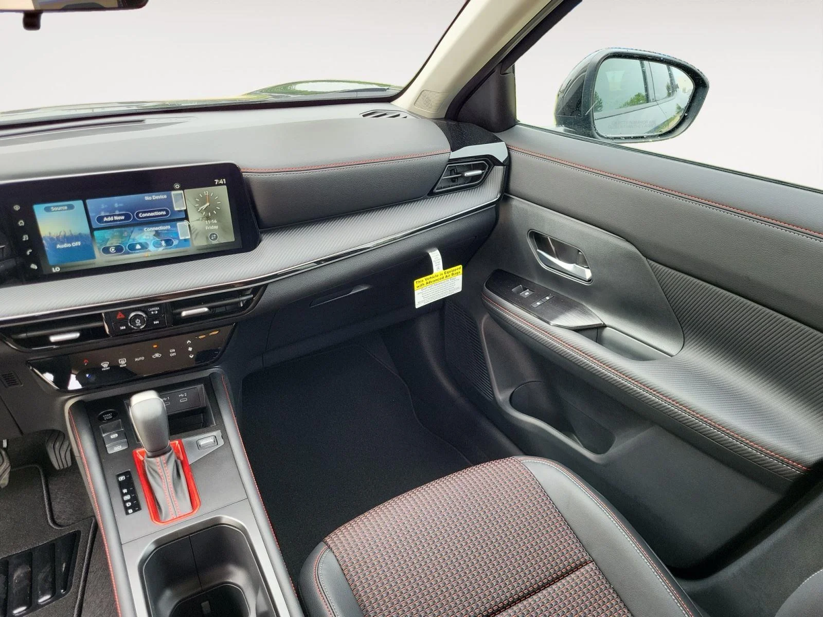 2025 Nissan Kicks SR - Photo 13