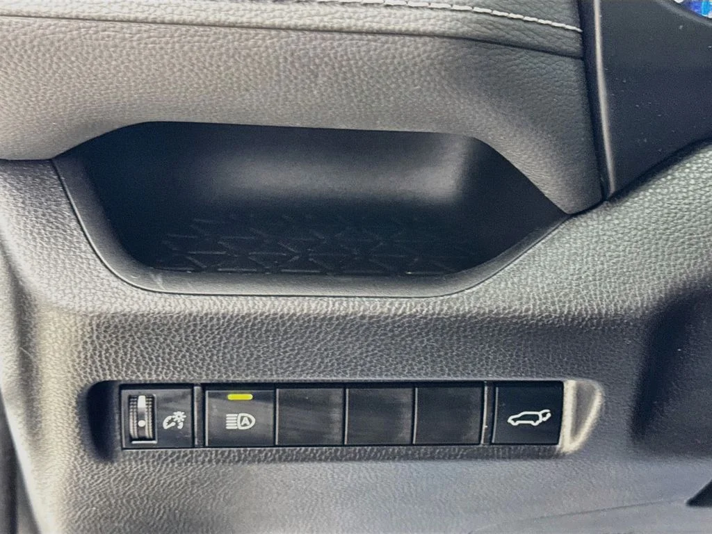 Used 2021 Super White Toyota XLE image 11