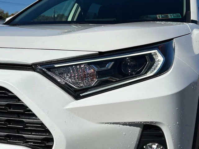 Used 2021 White Toyota XLE Premium image 10