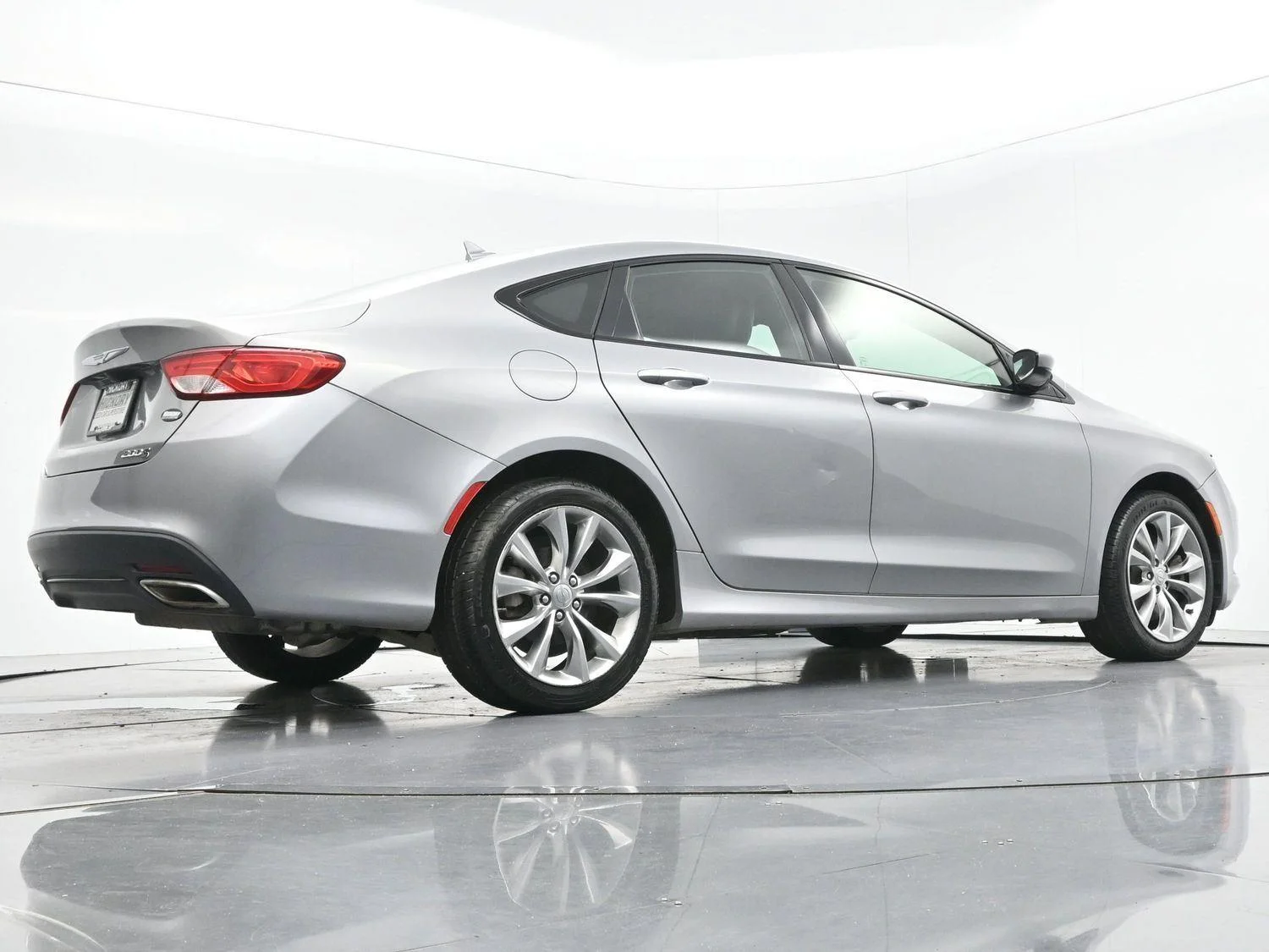 Used 2015 Billet Silver Metallic Clearcoat Chrysler S image 47