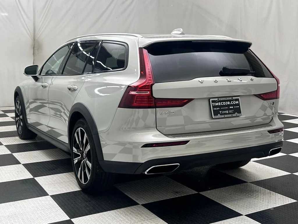 Used 2020 Silver Volvo T5 image 5