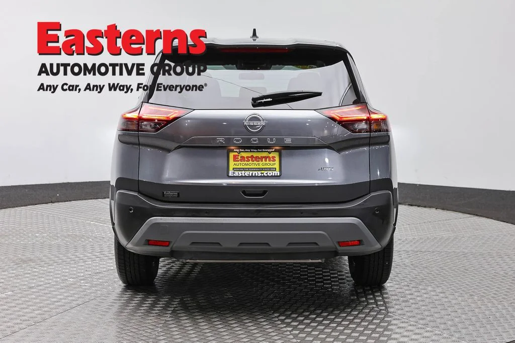 Used 2023 Gray Nissan S image 6