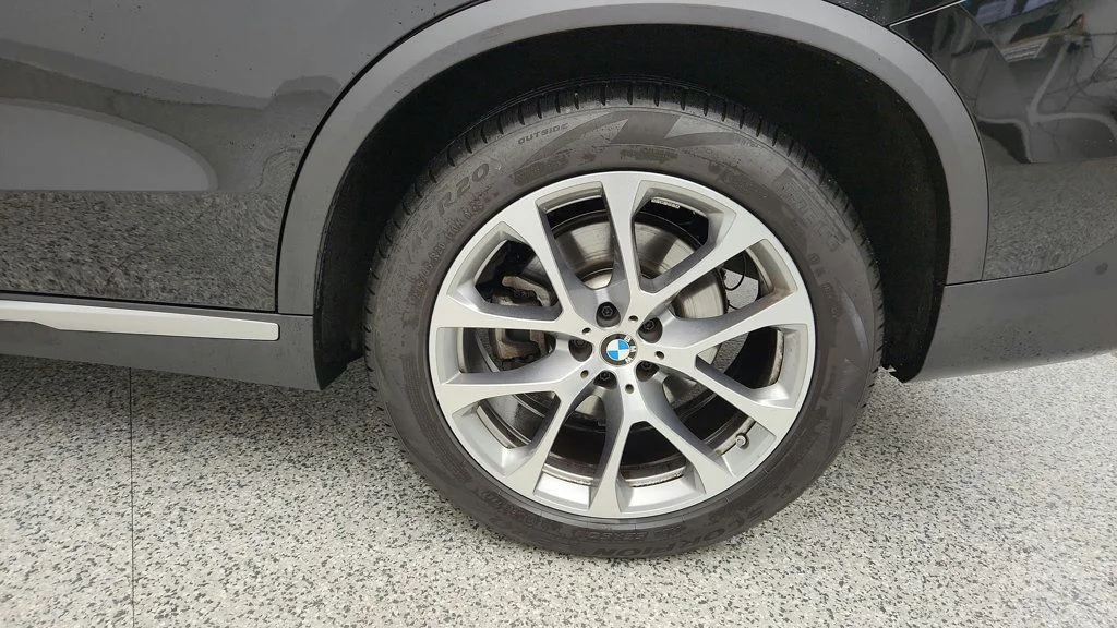 Used 2024 Black Sapphire Metallic BMW xDrive40i SAV w/ Premium Package & Parking Assistance Package image 9