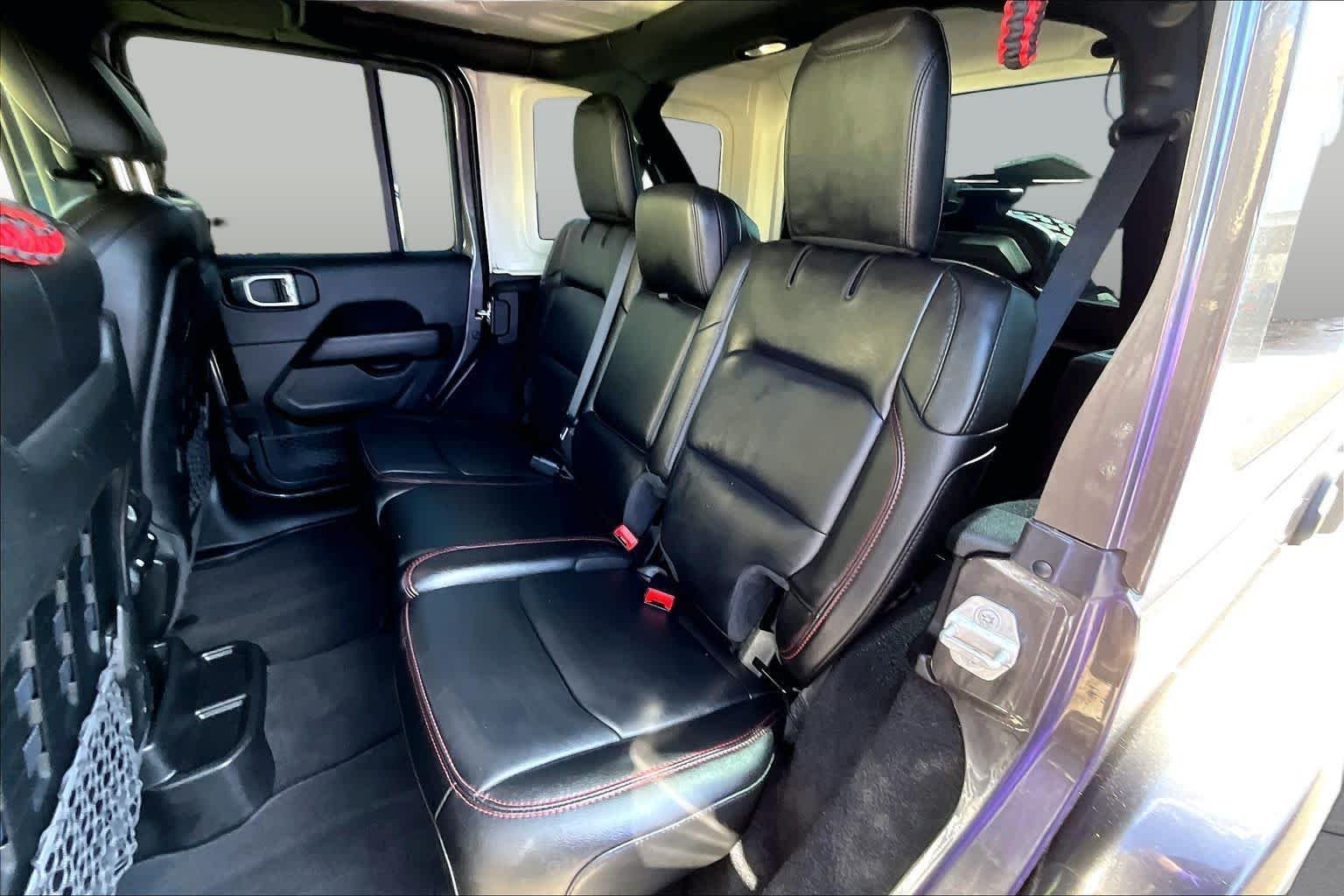 Used 2021 Granite Crystal Clearcoat Metallic Jeep Unlimited Rubicon image 21