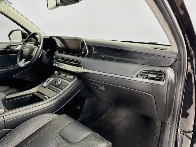 Used 2021 Black Hyundai Limited image 32