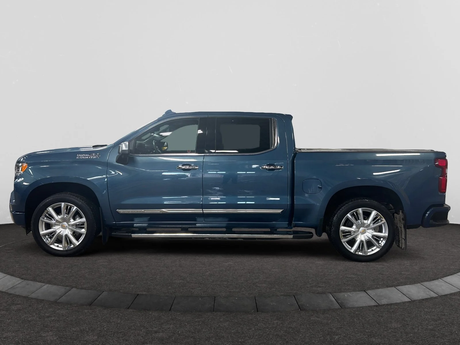 Used 2024 Blue Chevrolet Crew Cab  HIGH COUNTRY image 2
