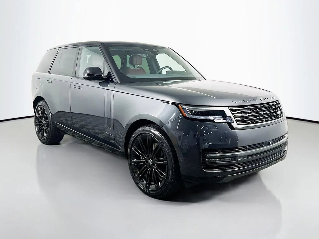 Used 2025 Carpathian Grey Prem Met Land Rover SE image 3