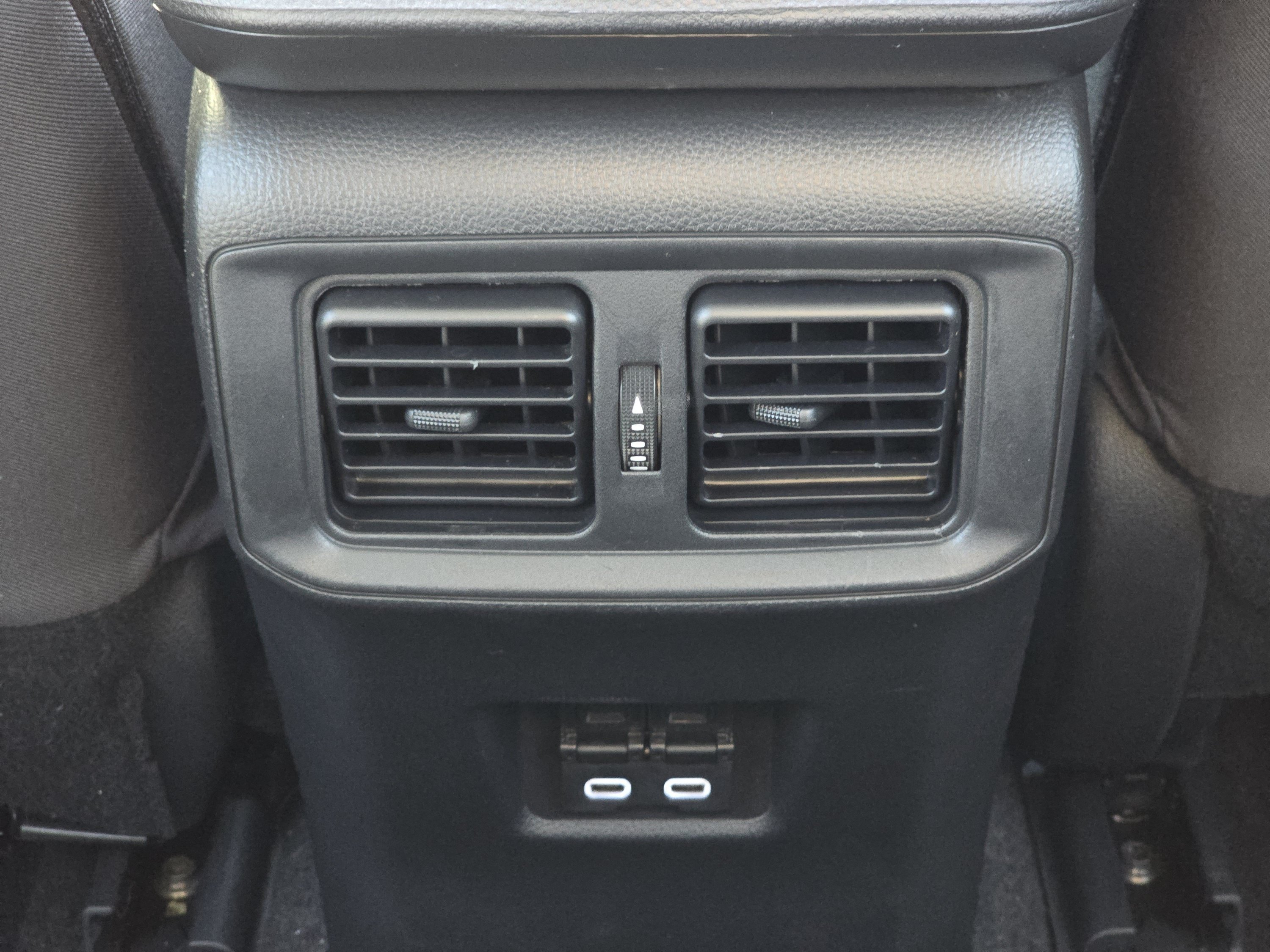 2024 Toyota RAV4 XLE - Photo 29