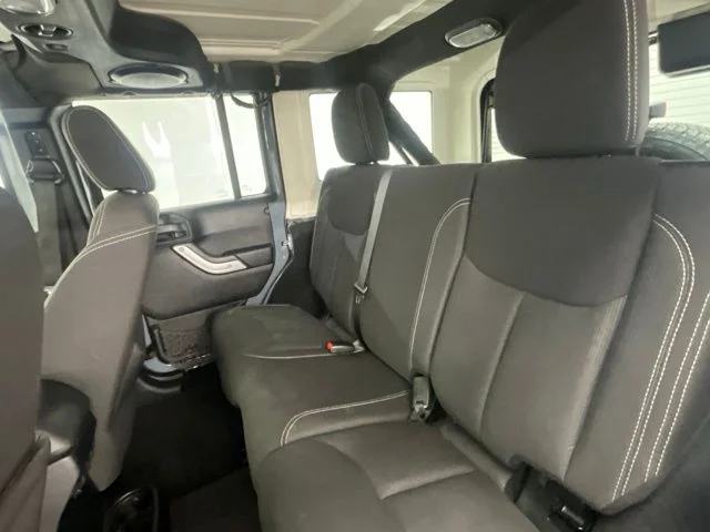 Used 2014 Gray Jeep Unlimited Sahara image 6