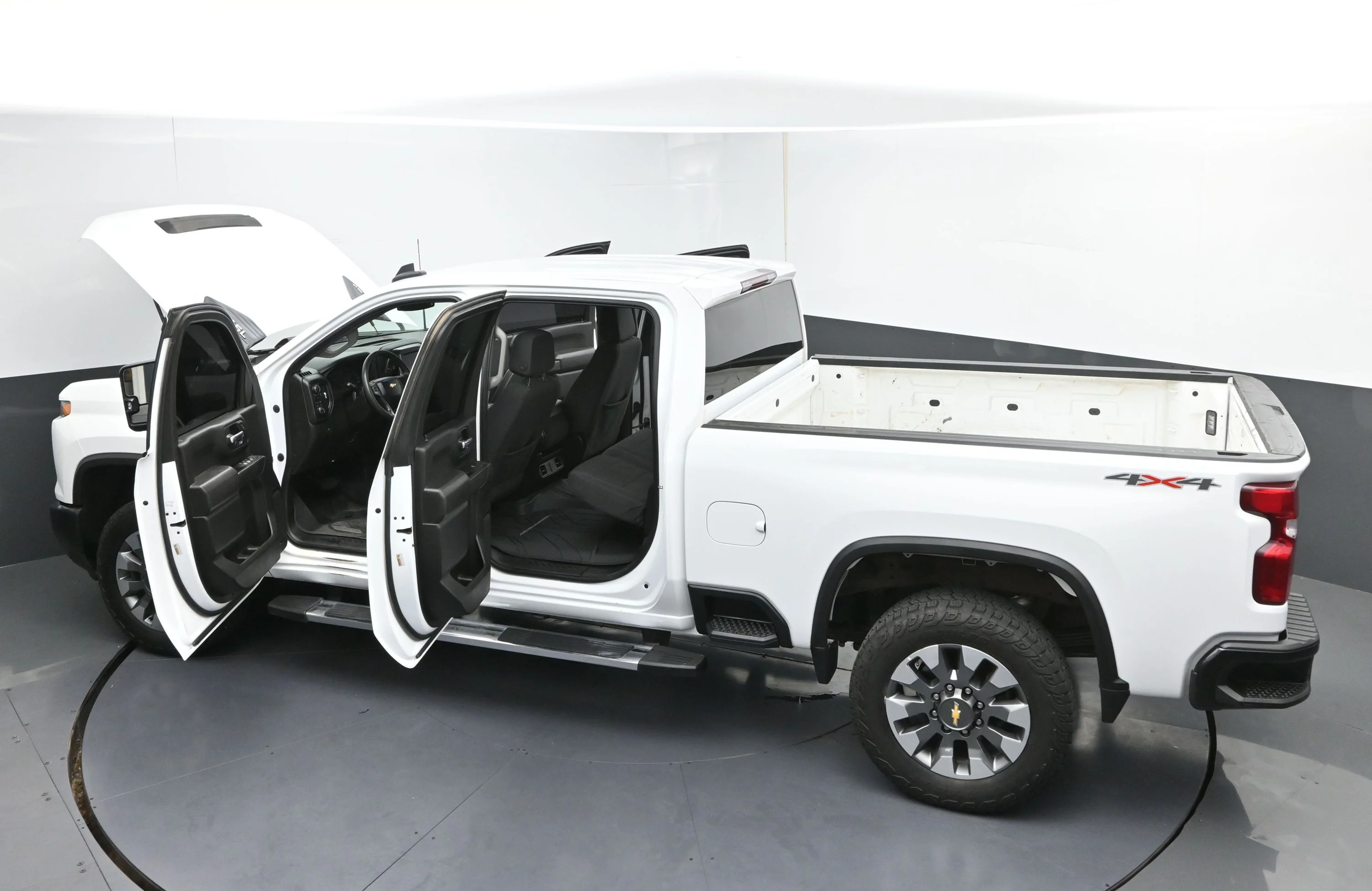 Used 2024 Summit White Chevrolet Custom image 26