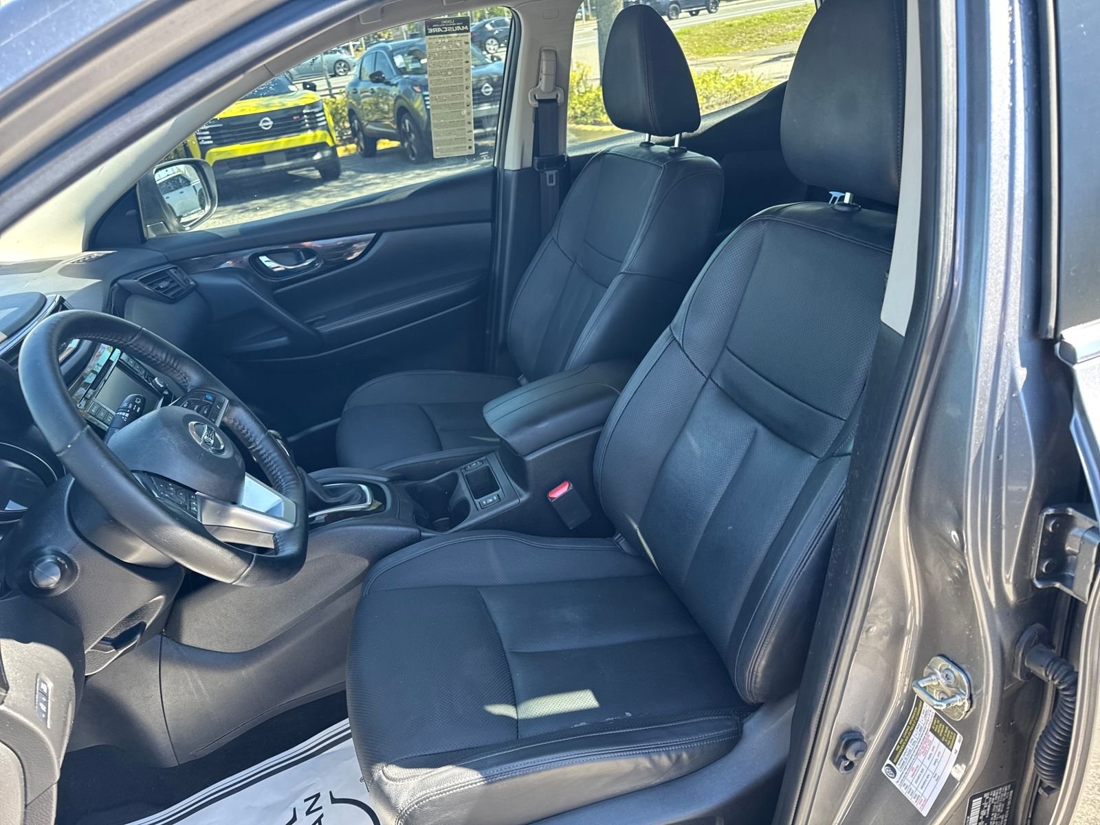 Used 2022 Gray Nissan SL image 24