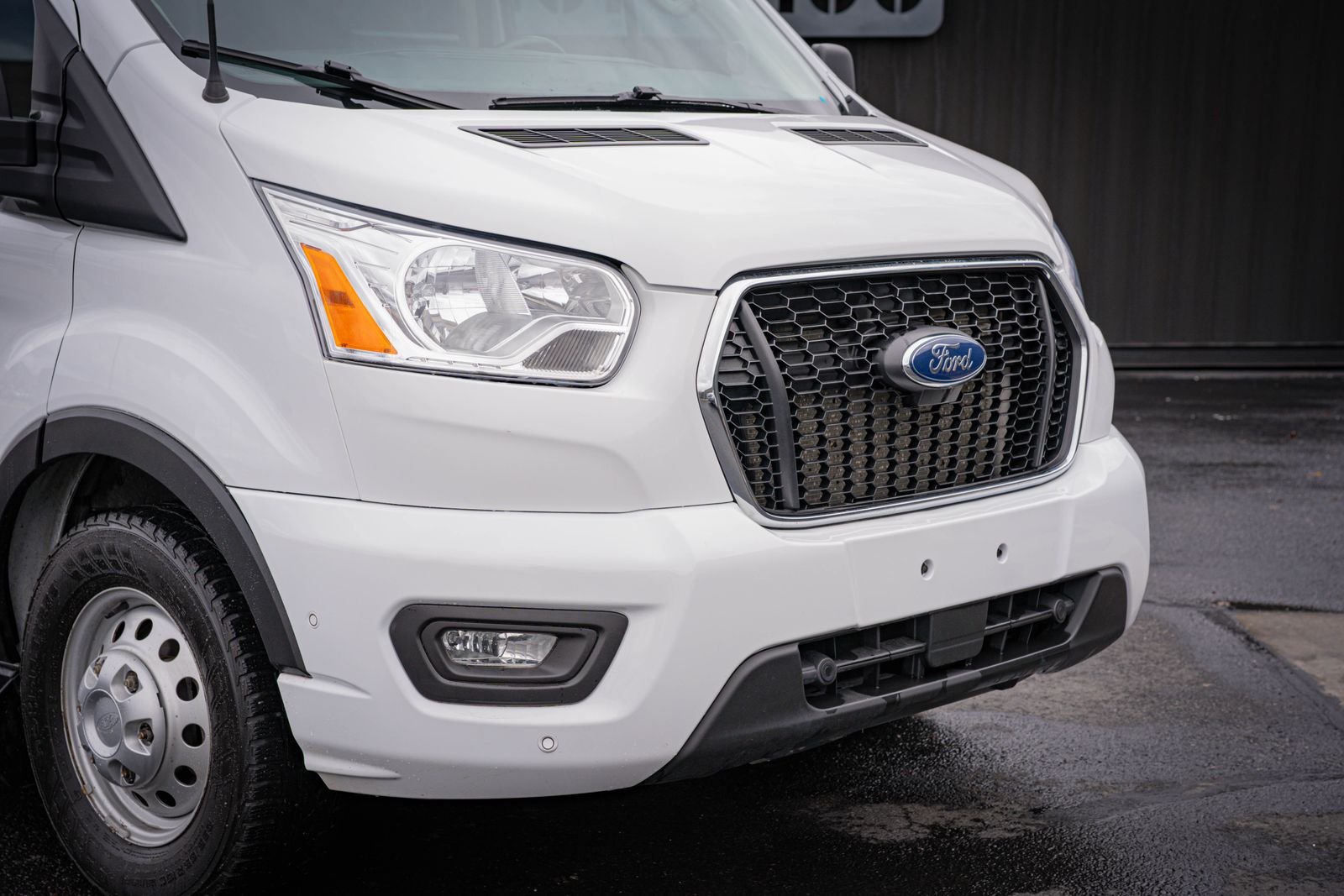 Used 2022  Ford  image 3