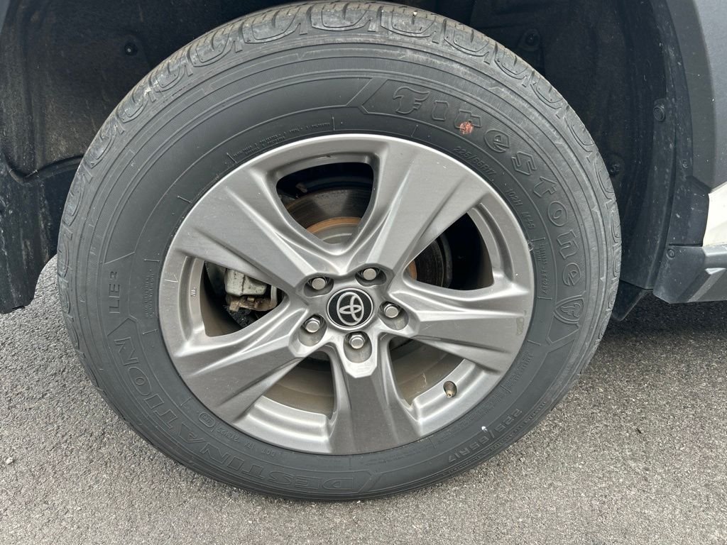 Used 2024 White Toyota XLE image 4