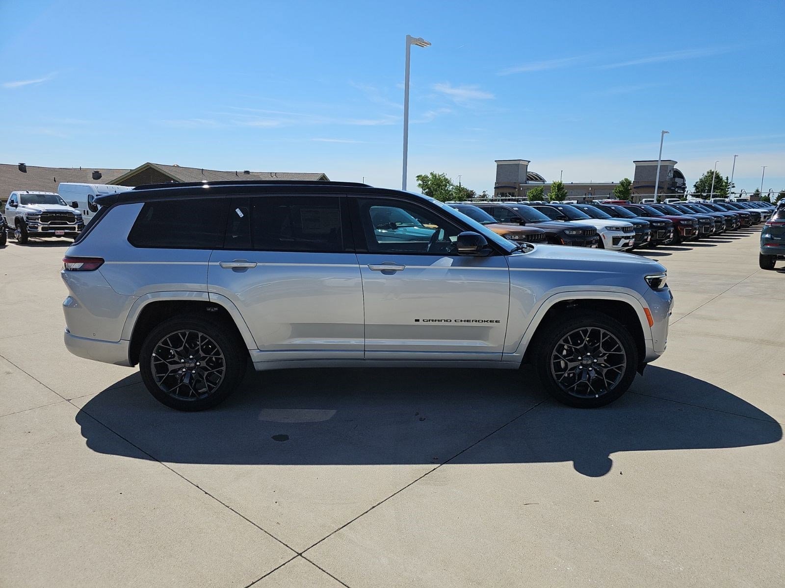 New 2026 Silver Zynith Jeep Summit image 6
