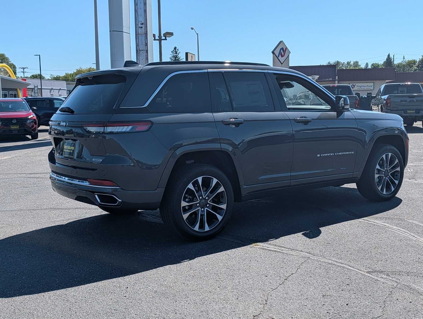 New 2025 Baltic Gray Metallic Clear-Coat Exterior Paint Jeep Overland image 7