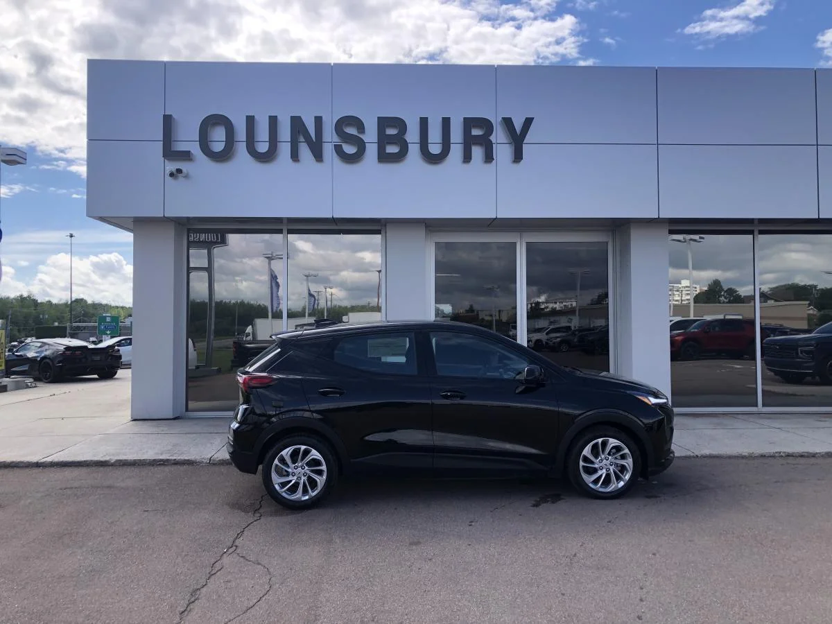 New 2027 Black Chevrolet Fwd 4dr Lt image 2