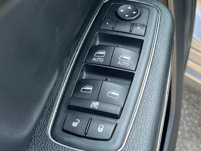 Used 2013 Silver Dodge SXT image 29