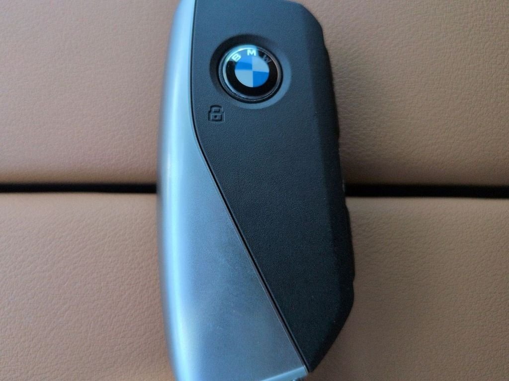 New 2026 Alpine White BMW xDrive40i image 30