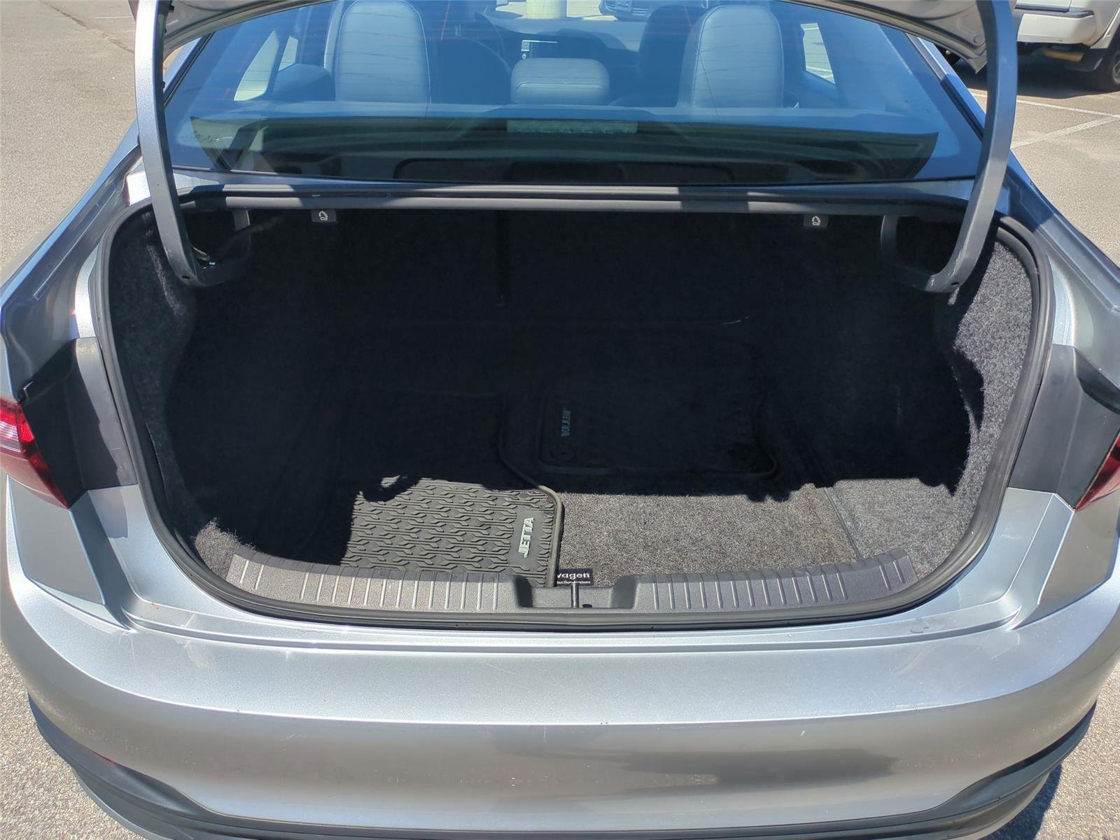 Used 2023  Volkswagen SE image 33