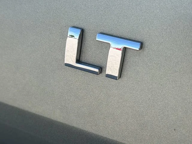 Used 2023 Silver Sage Metallic Chevrolet LT Cloth image 34